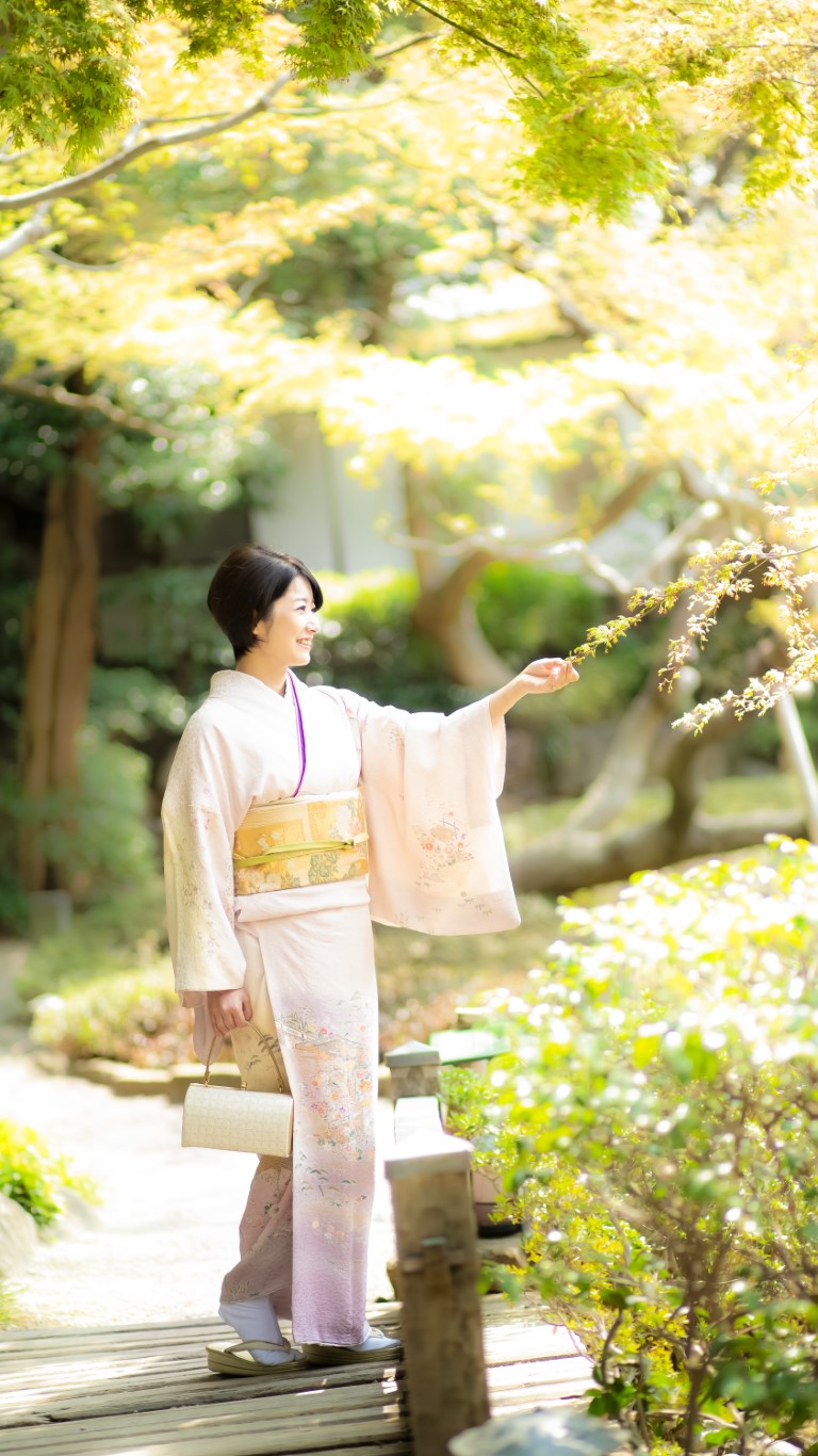 訪問着を着た女性