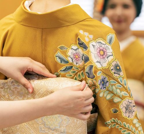 結婚式にお呼ばれ！30代が着物で出席する際の選び方、マナーを解説